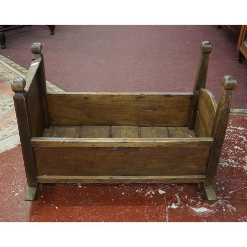 391 - 19th century Victorian pine cradle with knop finials