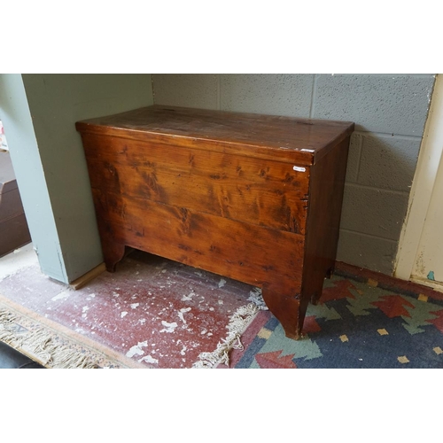 424 - Antique pine chest - Approx size W: 102cm D: 53cm H: 73cm