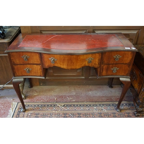 426 - Leather top lady's writing desk - Approx size: W: 110cm D: 50cm H: 75cm