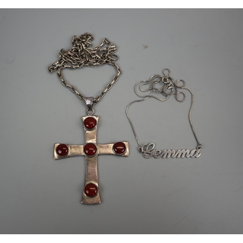 70 - Cabochon stone set silver crucifix together with a silver necklace - Gemma