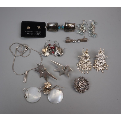 72 - Collection of mostly silver jewellery