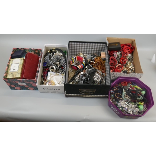 84 - Large collection of costume jewellery