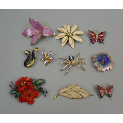 89 - Box of enamelled brooches