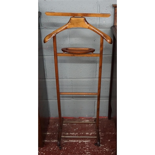 303 - Valet stand together with a vanity mirror