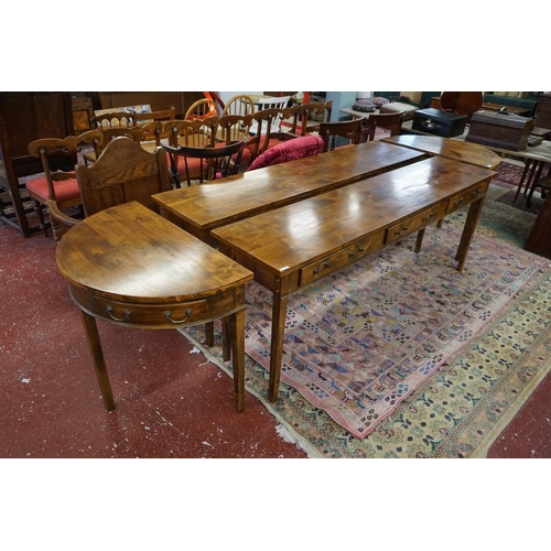 388 - 4 piece separating dining table - Approx. overall length 305cm