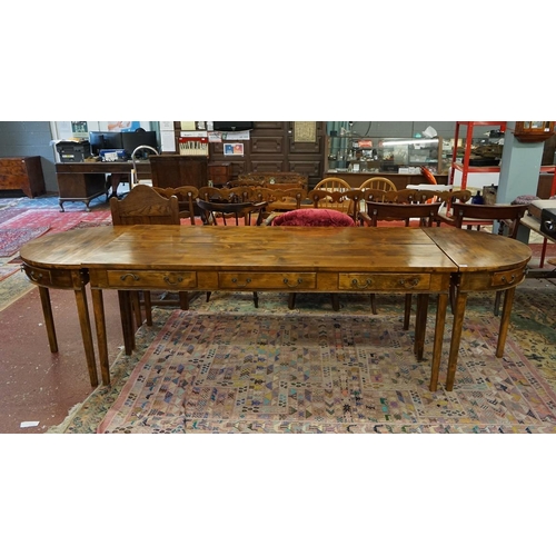 388 - 4 piece separating dining table - Approx. overall length 305cm