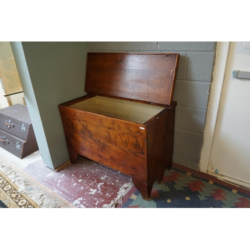 424 - Antique pine chest - Approx size W: 102cm D: 53cm H: 73cm