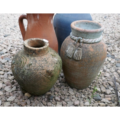 462 - 2 small terracotta jugs together with 2 small urns