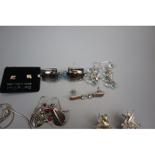 72 - Collection of mostly silver jewellery