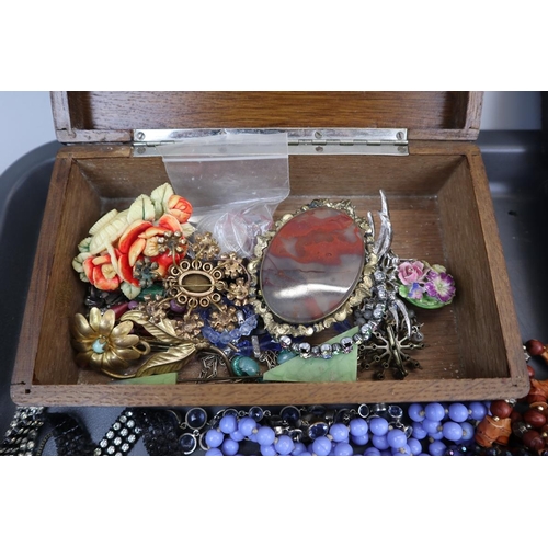 81 - Collection of costume jewellery