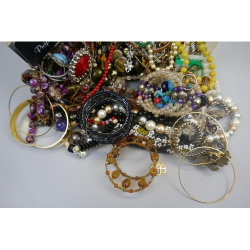 91 - Box of costume jewellery