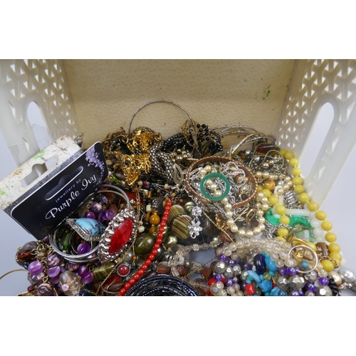 91 - Box of costume jewellery