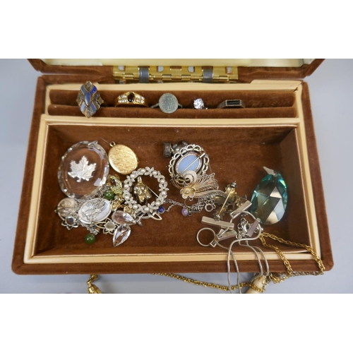 92 - Box of jewellery to include silver