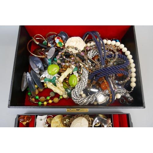 94 - Jewellery box and contents