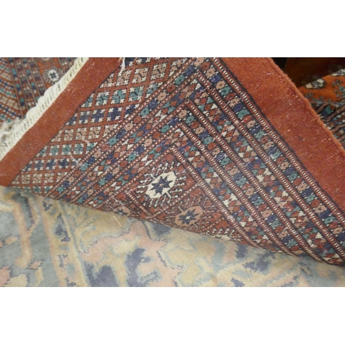 369 - Large Persian style rug - 314cm x 223cm