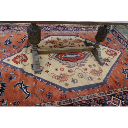 370 - Red pattern rug - 290cm x 196cm