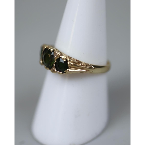 57 - Gold green garnet set ring - Size N