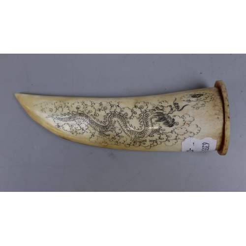 115 - Scrimshaw knife adorned with dragon and phoenix