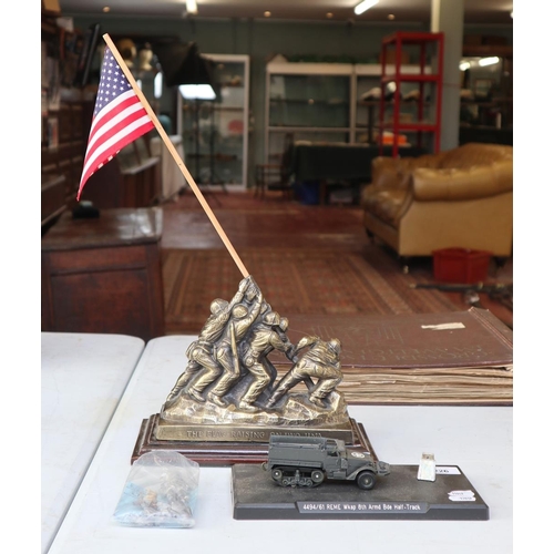 226 - Raising the flag at Iwo Jima Figurine together with military figurines