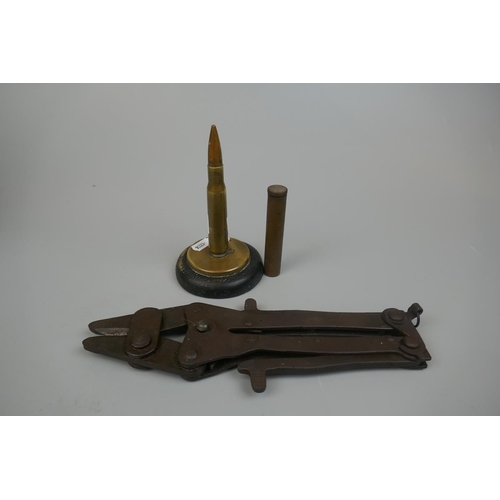 311 - WW2 collectables to include paratroopers wire cutters