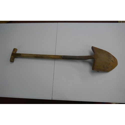 356 - Britsh military trench spade