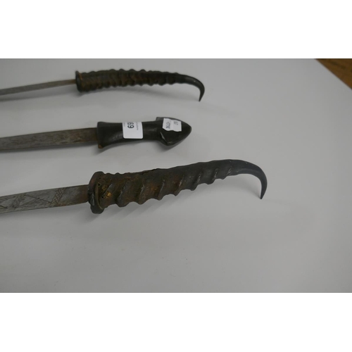 369 - 3 daggers in a crocodile scabbard with buckhorn handles