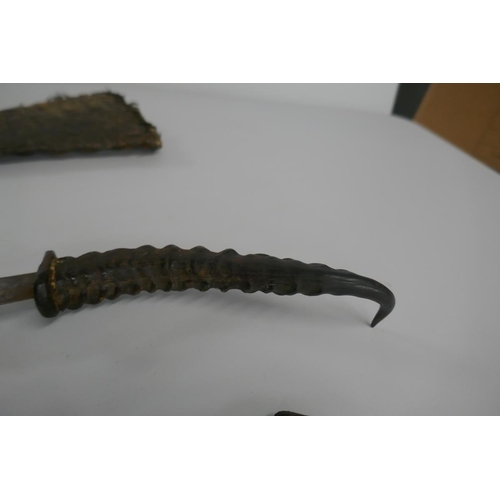 369 - 3 daggers in a crocodile scabbard with buckhorn handles