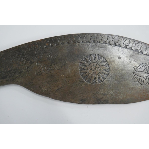 372 - Indo-Persian fighting knife