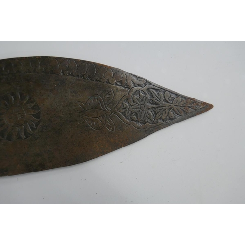 372 - Indo-Persian fighting knife