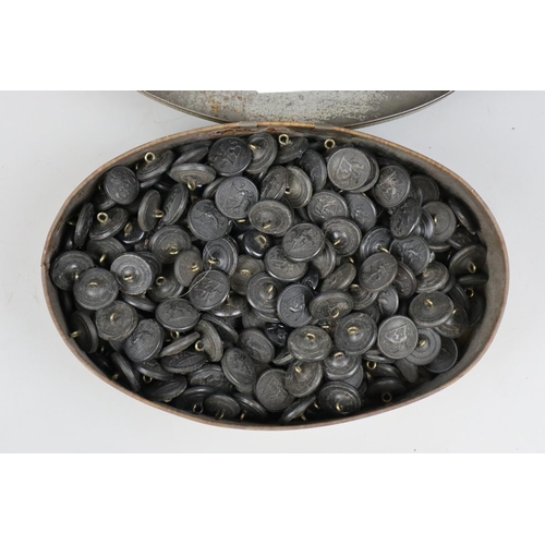 60 - Tin of WW2 military buttons
