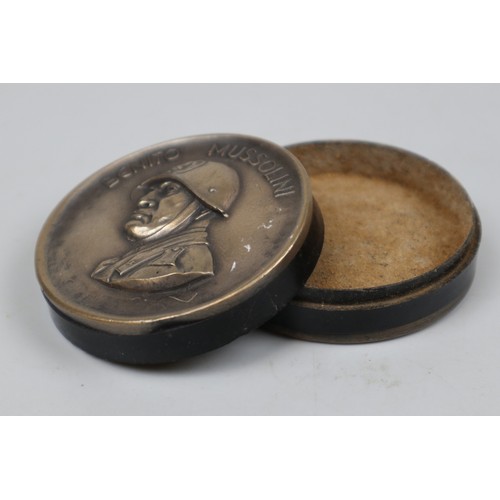 266 - Snuff box with the image of Benito Mussolini