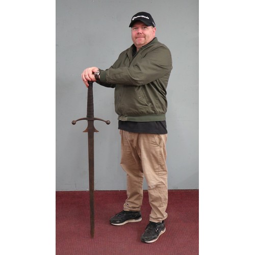 363 - Victorian copy of a 2 handed German sword - L: 128cm approx