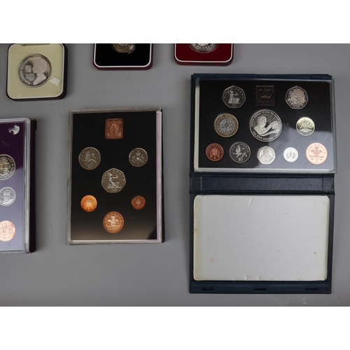 114 - Collection of commemorative coins in original boxes