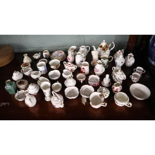 210 - Collection of miniature china to include Old Albert Country Roses
