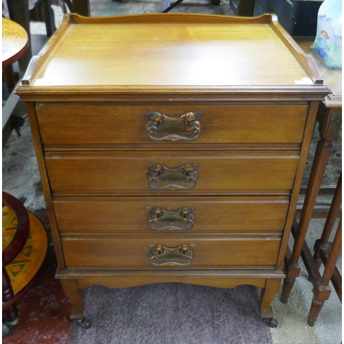 298 - 4 drawer bedside cabinet - Approx size: W: 49cm D: 37cm H: 63cm