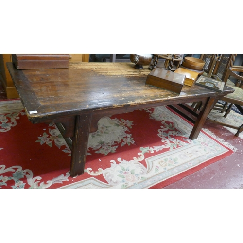 321 - Large antique Oriental coffee table - Approx size: W: 210cm D: 92cm H: 61cm