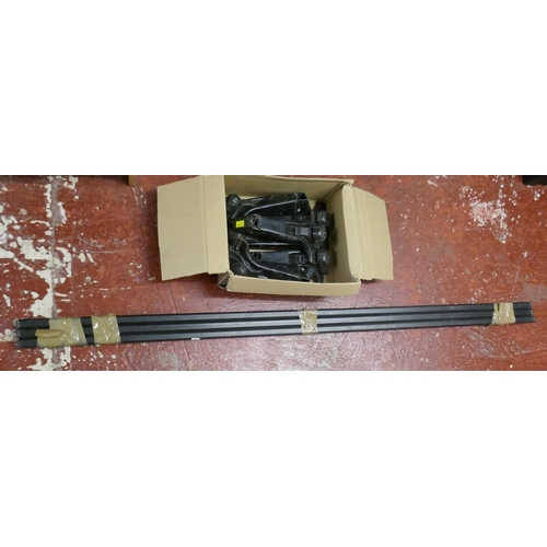 372 - Set of commercial roof bars and brackets