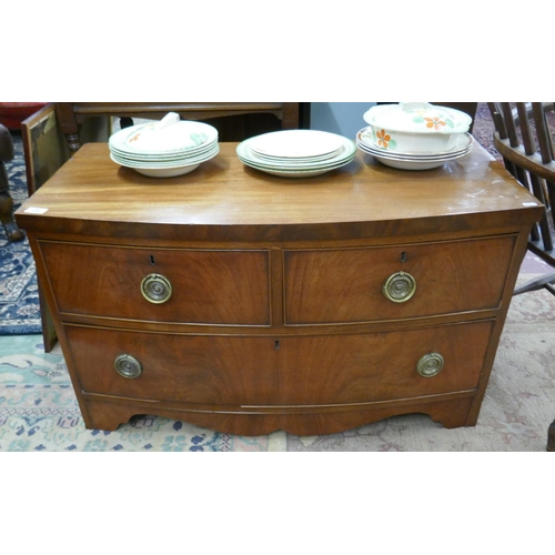 446 - Bow front chest of drawers - Approx size: W: 97cm D: 50cm H: 57cm