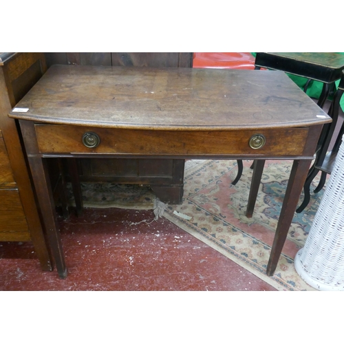 456 - Georgian bow fronted side table - Approx size: W: 92cm D: 51cm H: 71cm