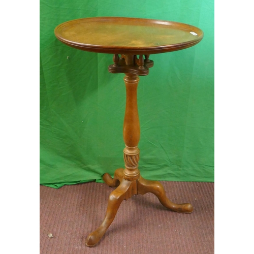 471 - Small tilt top table with birdcage movement