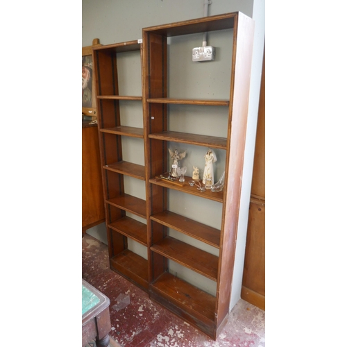 489 - Pair of adjustable bookshelves 