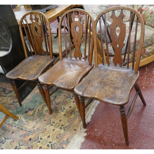 553 - 3 antique elm-seated shield back chairs 