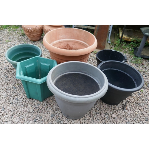 568 - Collection of plastic planters and buckets