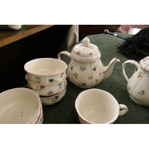 227 - Collection of Villeroy & Boch Petit fleur tea/coffee service