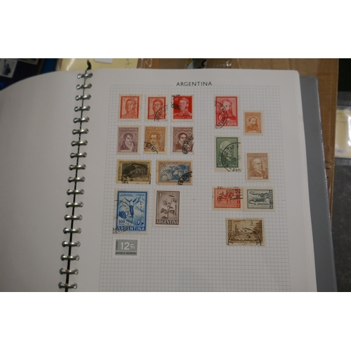 232 - Stamps - Australia in albums