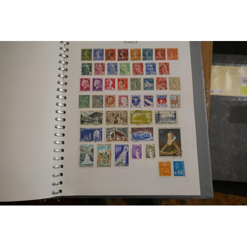 232 - Stamps - Australia in albums