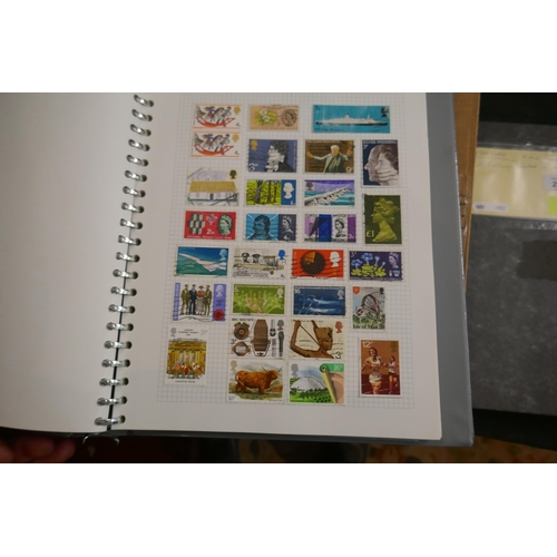 232 - Stamps - Australia in albums