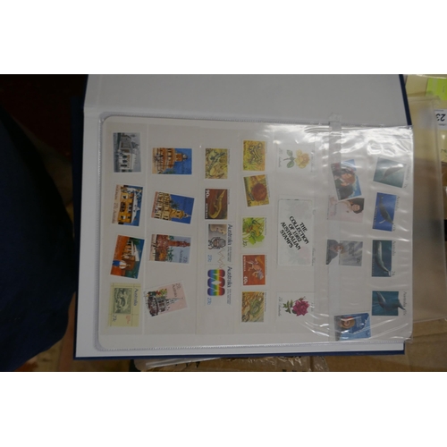 232 - Stamps - Australia in albums