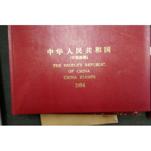 241 - China - China 1994 yearbook plus souvenir folder