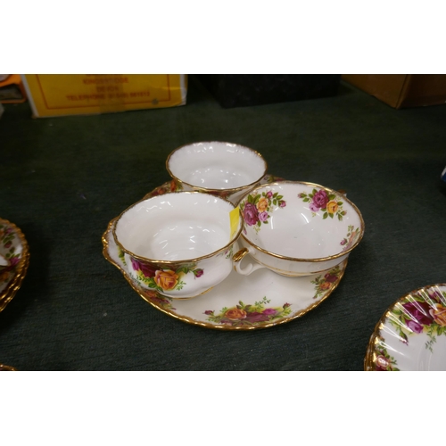 256 - Royal Albert Old Country Roses tea set for 12